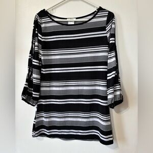 🎉4/30$🎉 Black & White Striped Puff Sleeve Blouse – Large 🖤